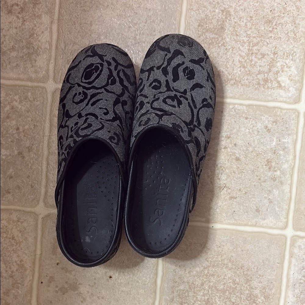Sanita Black and Gray Patterned Flats